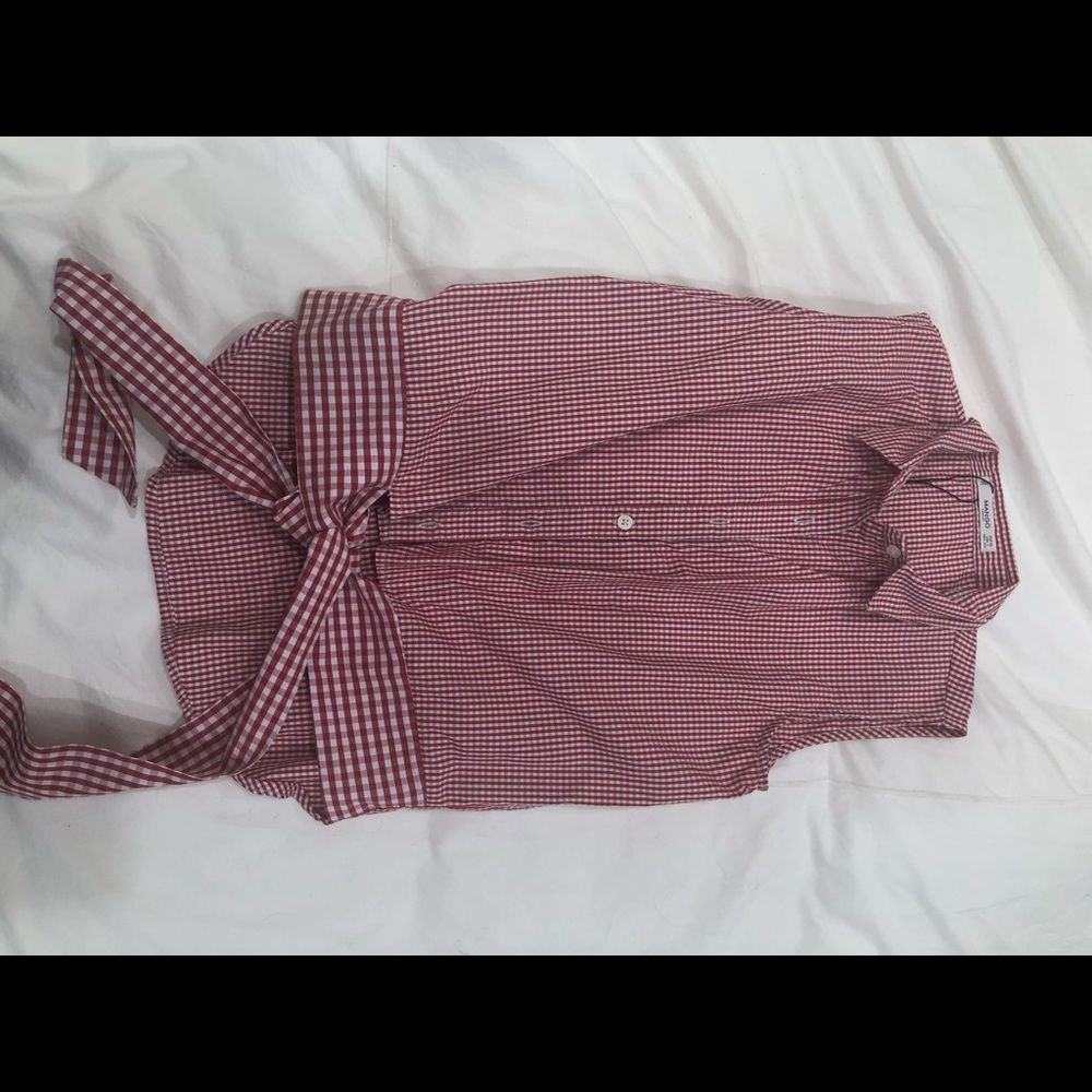 Sleeveless checkered knot button down